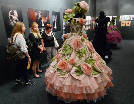 Exhibition "Costume At The Turn of The Century. 1990-2015" opens in Moscow