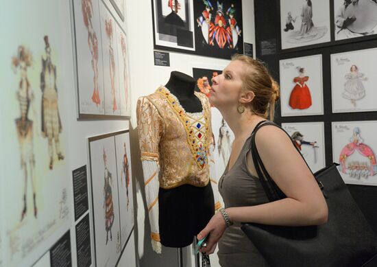 Exhibition "Costume At The Turn of The Century. 1990-2015" opens in Moscow