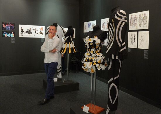 Exhibition "Costume At The Turn of The Century. 1990-2015" opens in Moscow