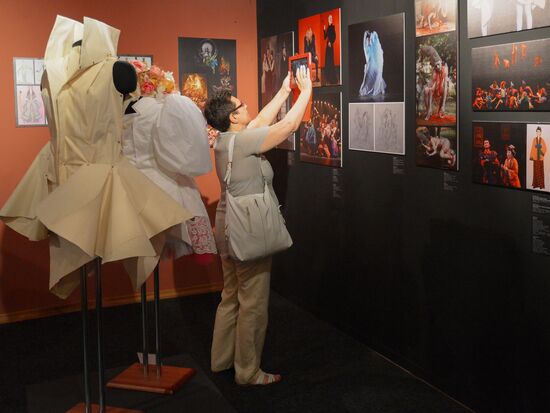 Exhibition "Costume At The Turn of The Century. 1990-2015" opens in Moscow