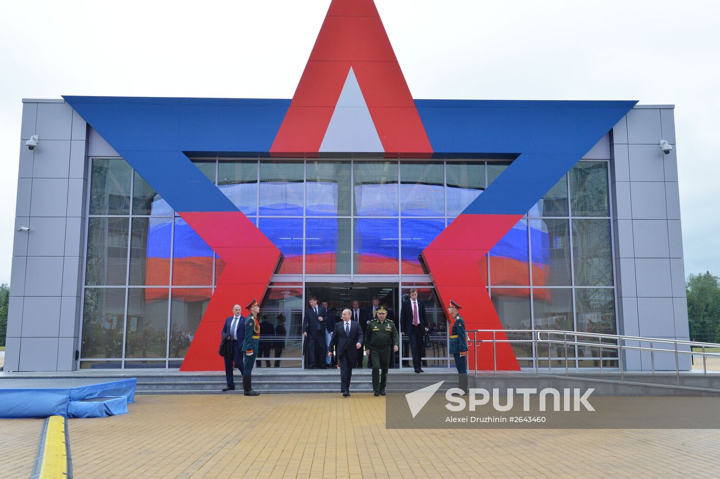 President Vladimir Putin takes part in opening Army-2015 international military technology forum