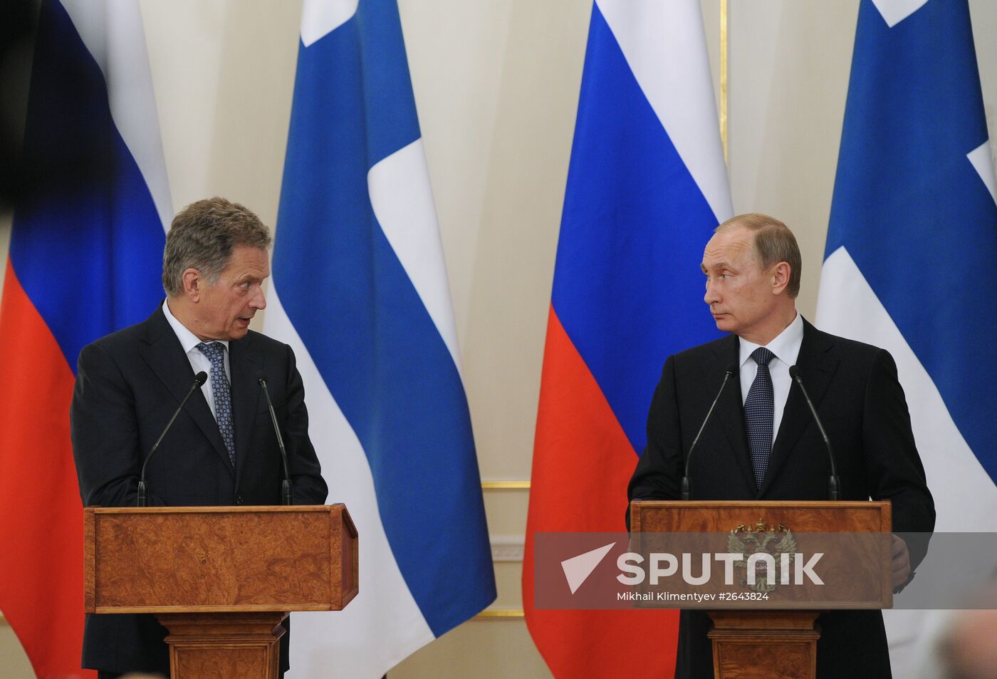 President Vladimir Putin meets with Finnish President Sauli Niinisto