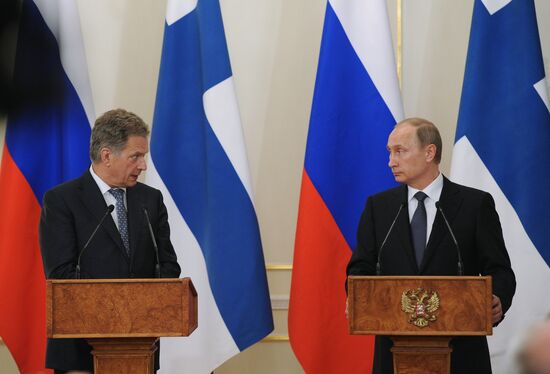 President Vladimir Putin meets with Finnish President Sauli Niinisto