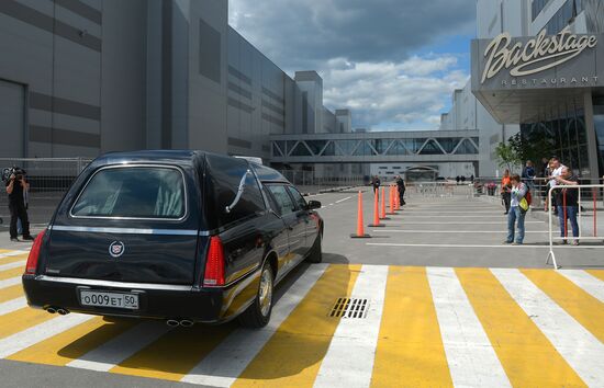 Paying last respects to Zhanna Friske