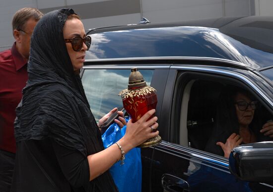 Paying last respects to Zhanna Friske