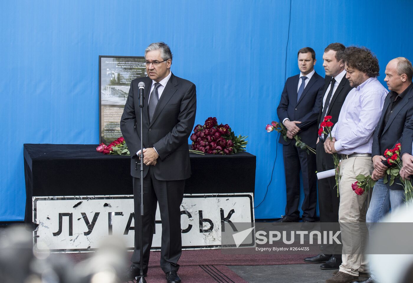 Memorial plaque for killed journalists Igor Kornelyuk and Anton Voloshin unveiled