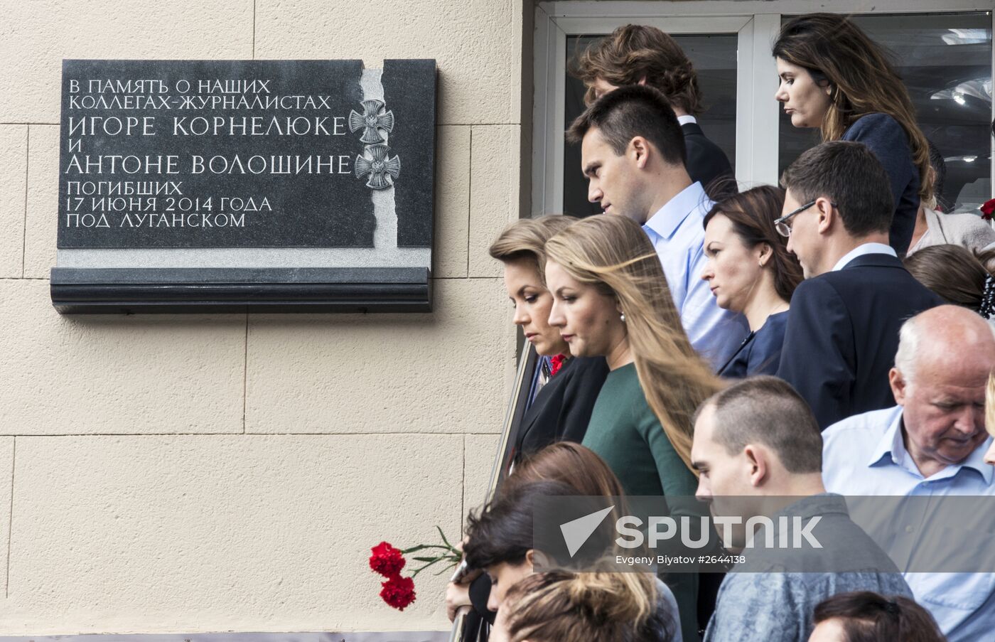 Memorial plaque for killed journalists Igor Kornelyuk and Anton Voloshin unveiled