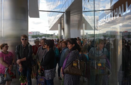 Paying last respects to Zhanna Friske