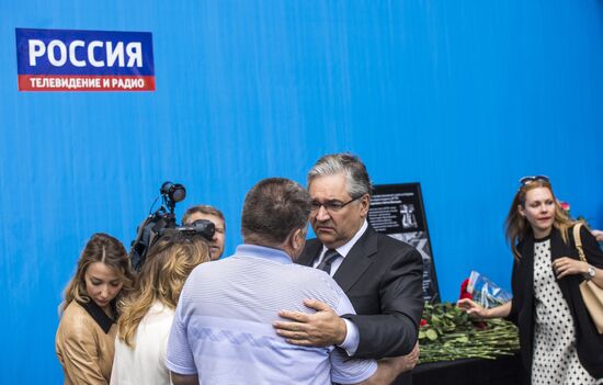 Memorial plaque for killed journalists Igor Kornelyuk and Anton Voloshin unveiled