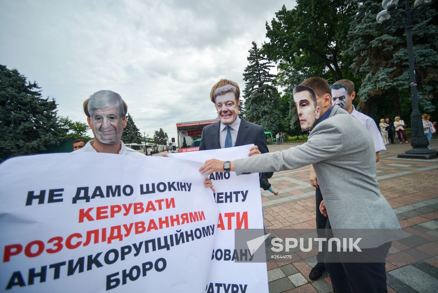 Protesters outside Verkhovna Rada in Kiev