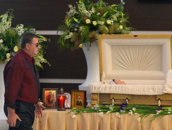 Paying last respects to Zhanna Friske