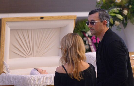 Paying last respects to Zhanna Friske