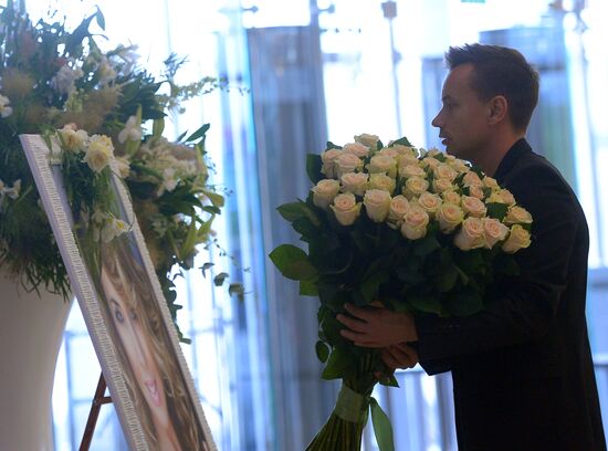 Paying last respects to Zhanna Friske