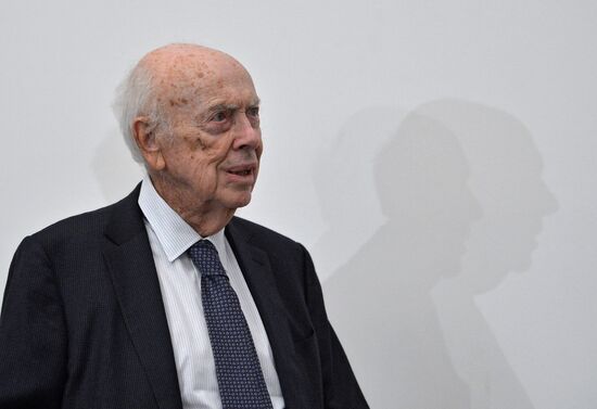 Nobel Prize winner James Watson gives open lecture in Moscow