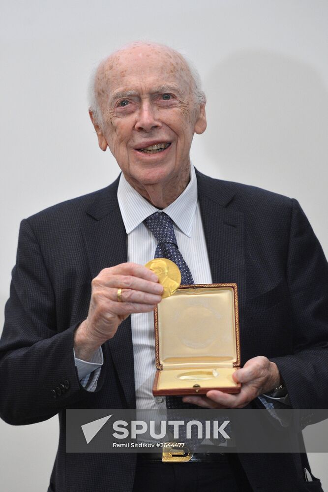 Nobel Prize winner James Watson gives open lecture in Moscow