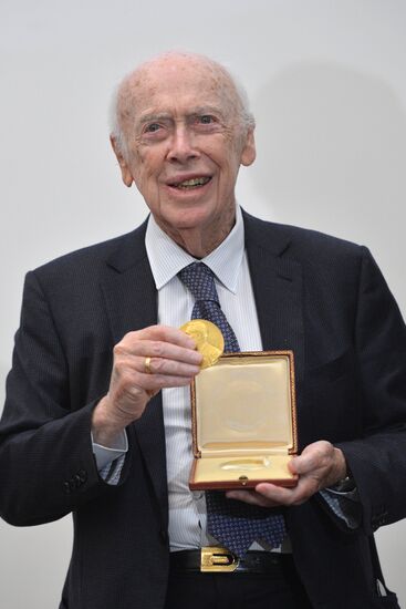 Nobel Prize winner James Watson gives open lecture in Moscow