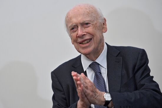 Nobel Prize winner James Watson gives open lecture in Moscow