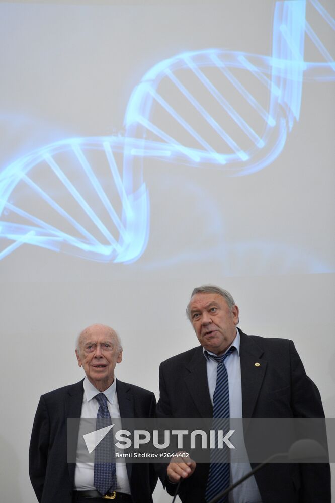 Nobel Prize winner James Watson gives open lecture in Moscow