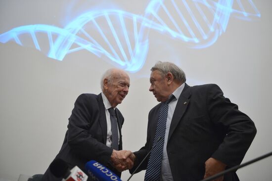 Nobel Prize winner James Watson gives open lecture in Moscow
