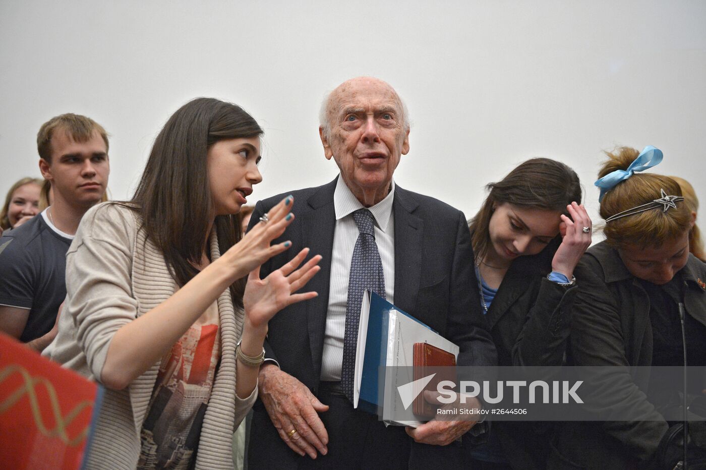 Nobel Prize winner James Watson gives open lecture in Moscow