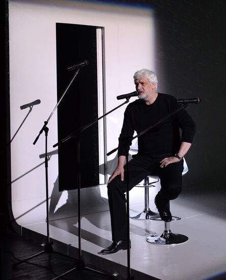 Moscow's Chekhov Art Theater stages "Illusions" show