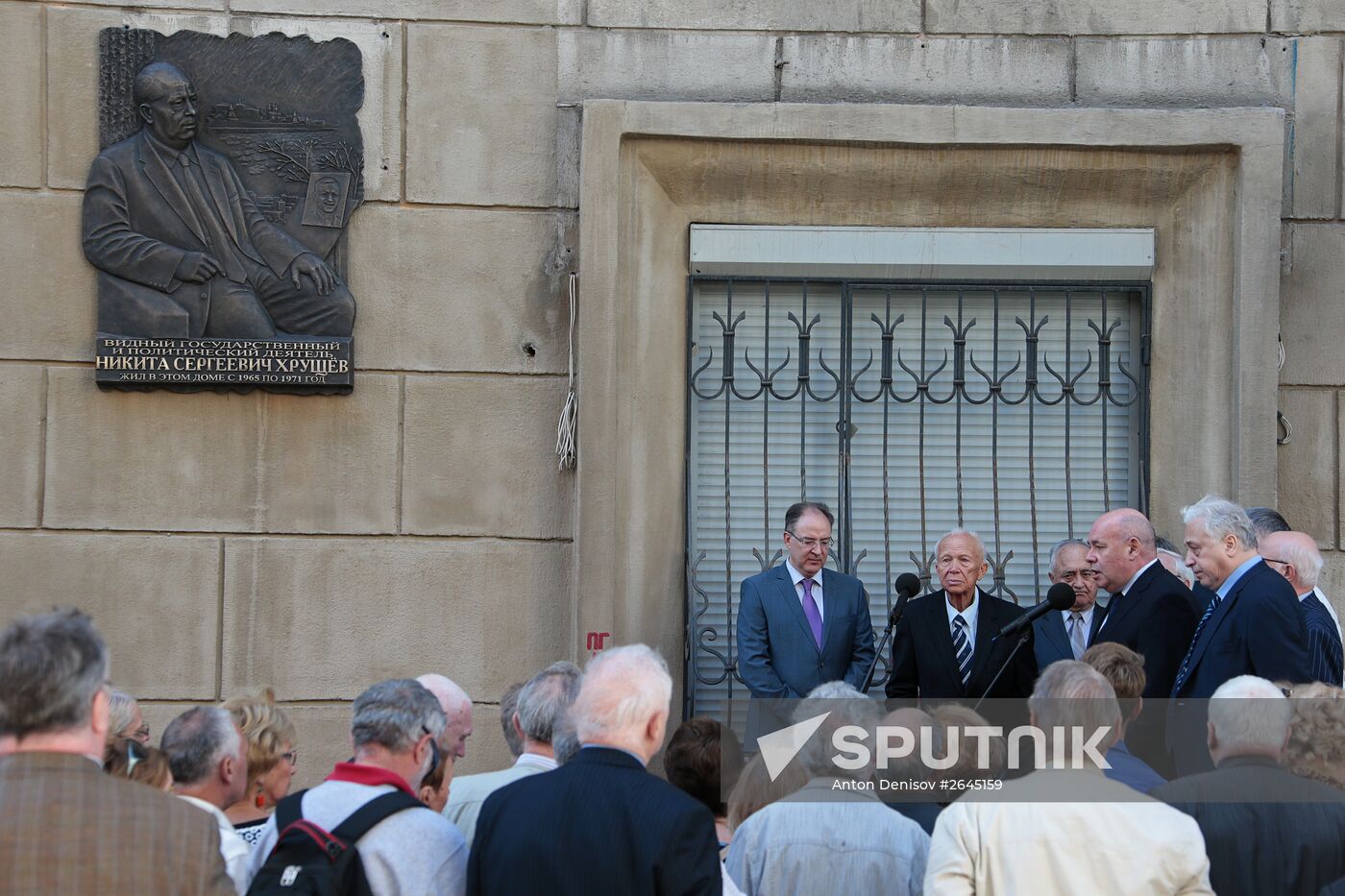 Memorial plaque unveiled to honor Nikita Khrushchev