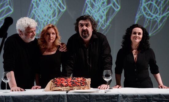 Moscow's Chekhov Art Theater stages "Illusions" show