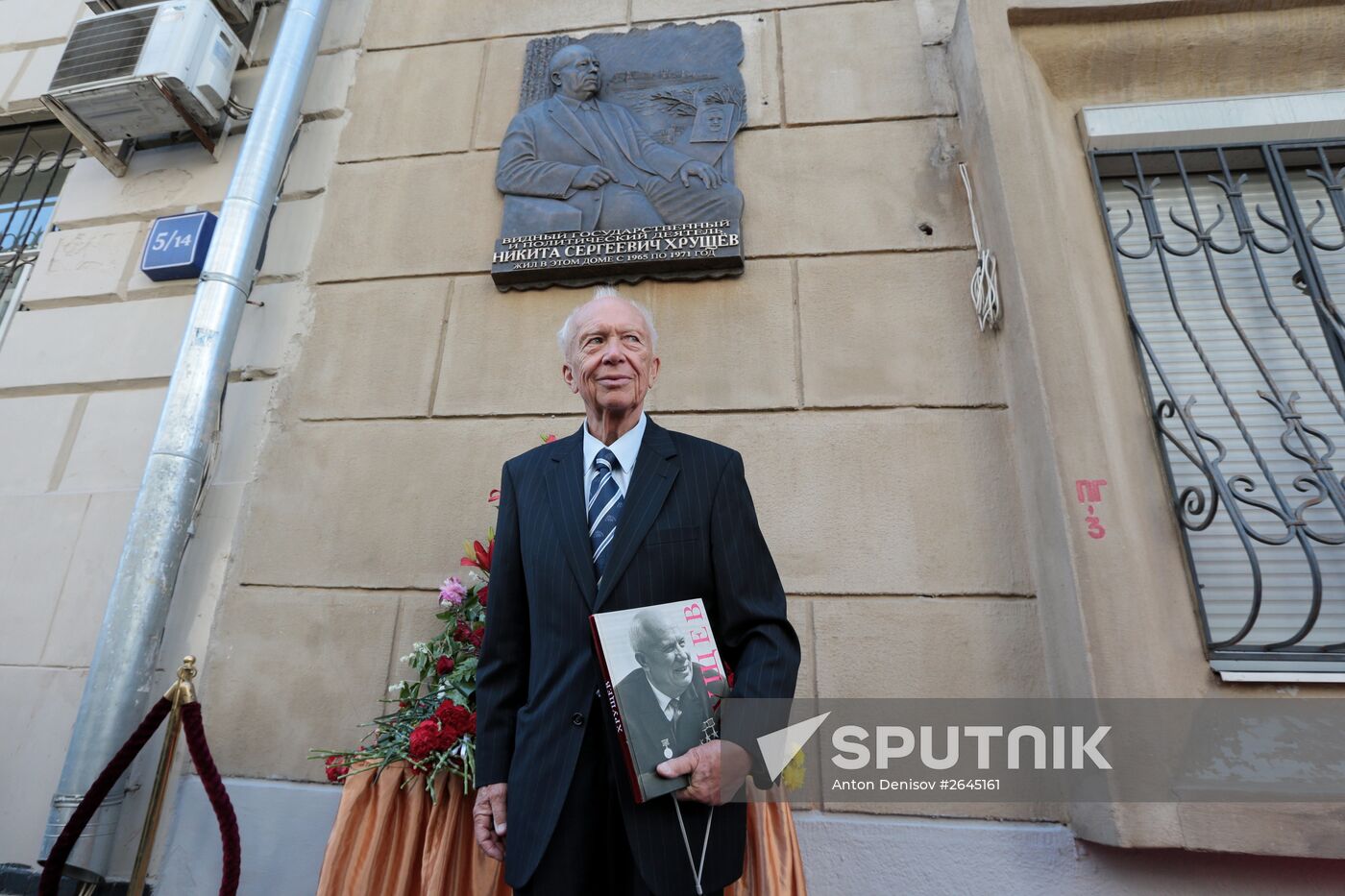 Memorial plaque unveiled to honor Nikita Khrushchev