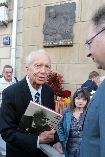 Memorial plaque unveiled to honor Nikita Khrushchev