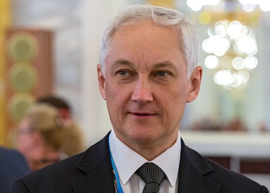 Vladimir Putin visits St. Petersburg