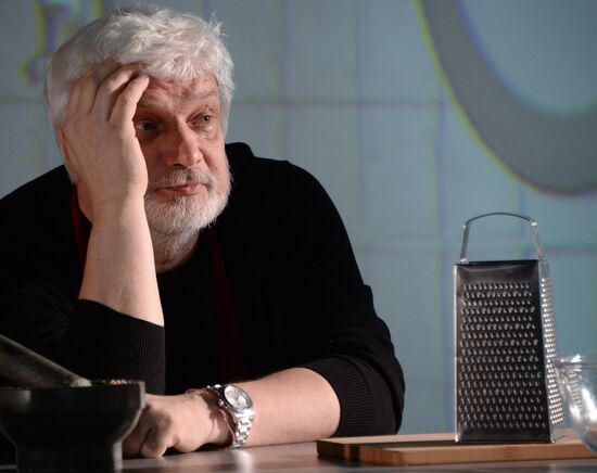 Moscow's Chekhov Art Theater stages "Illusions" show