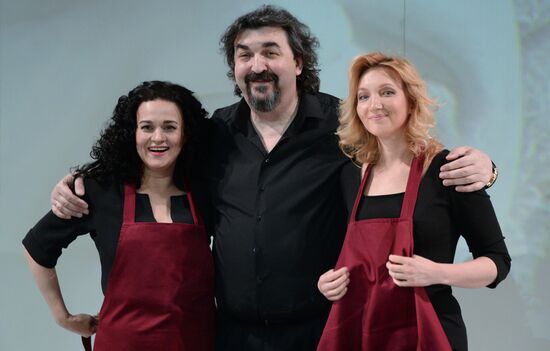 Moscow's Chekhov Art Theater stages "Illusions" show