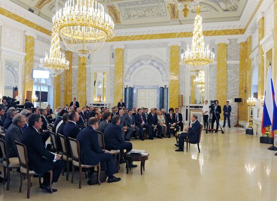 Vladimir Putin visits St. Petersburg