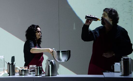 Moscow's Chekhov Art Theater stages "Illusions" show