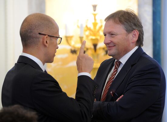 Vladimir Putin visits St. Petersburg