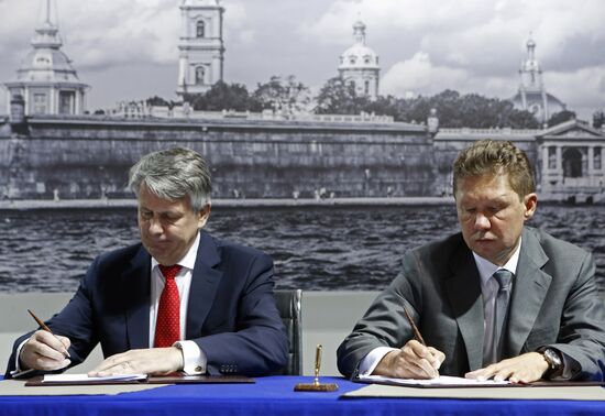 Memorandum signed on 3rd line of Sakhalin-2 project