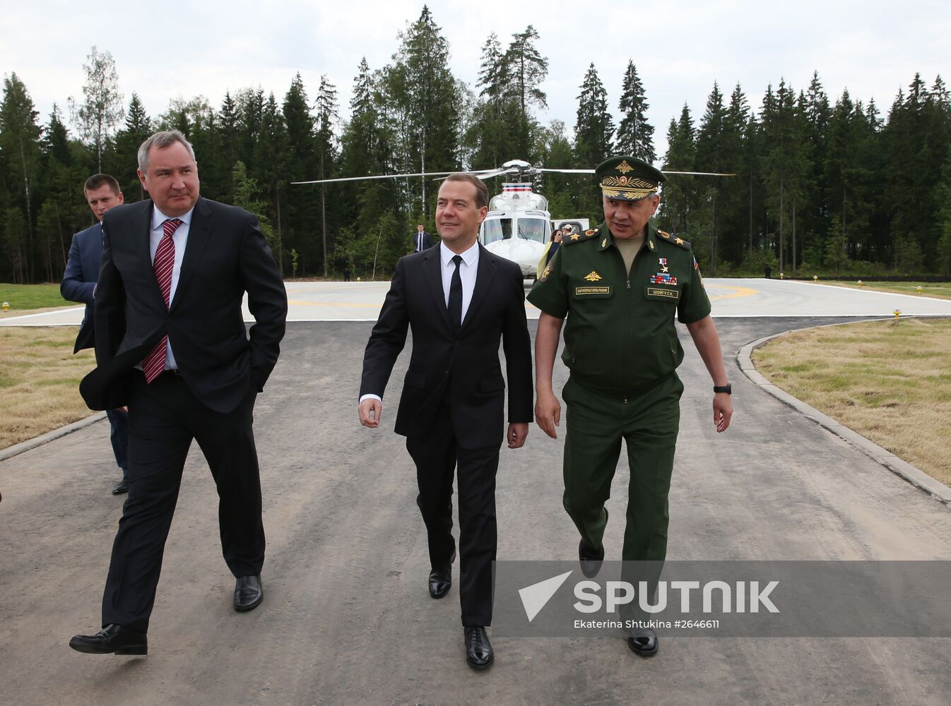 Prime Minister Medvedev visits ARMY 2015 International Military Technical Forum