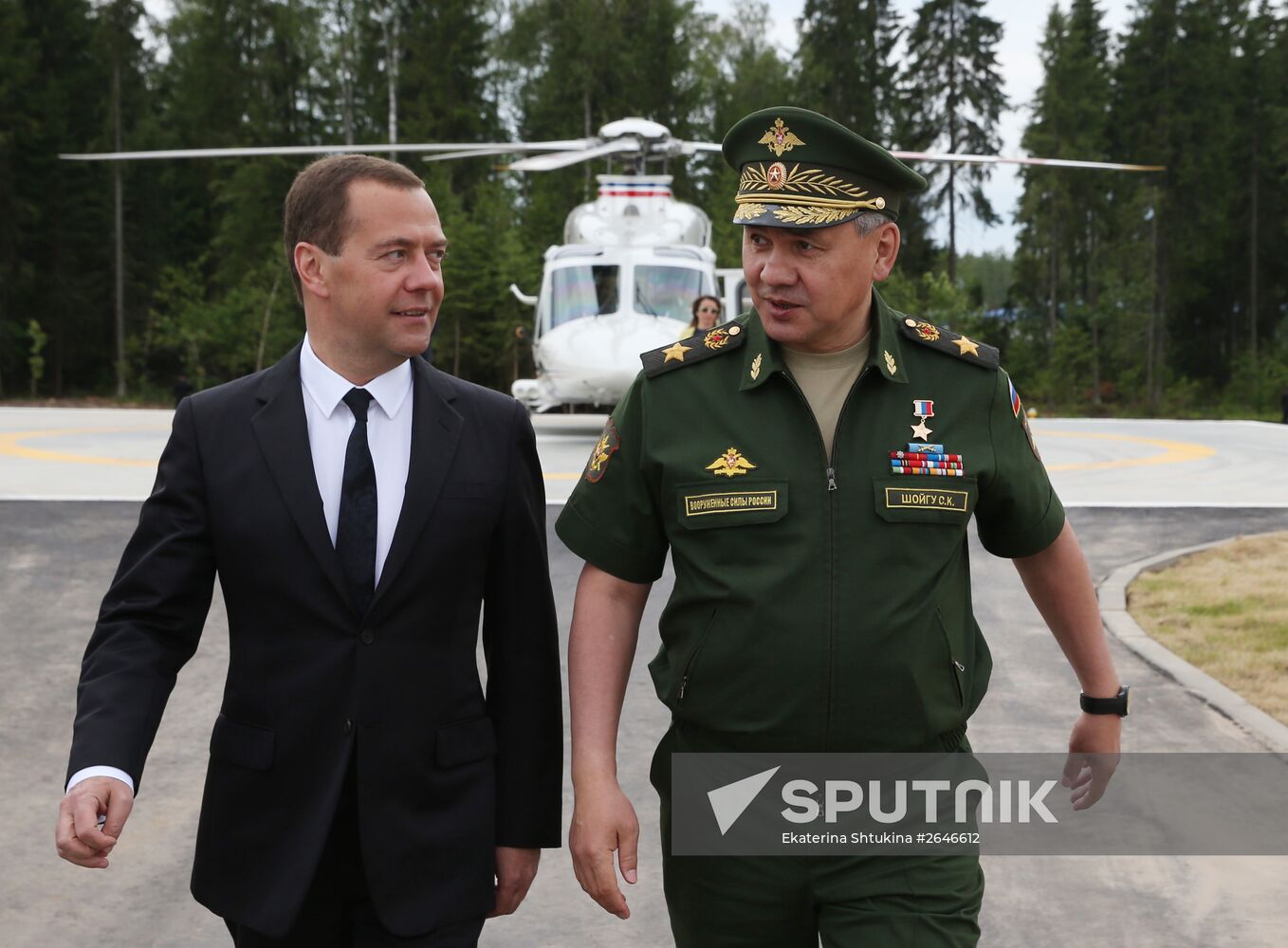 Prime Minister Medvedev visits ARMY 2015 International Military Technical Forum