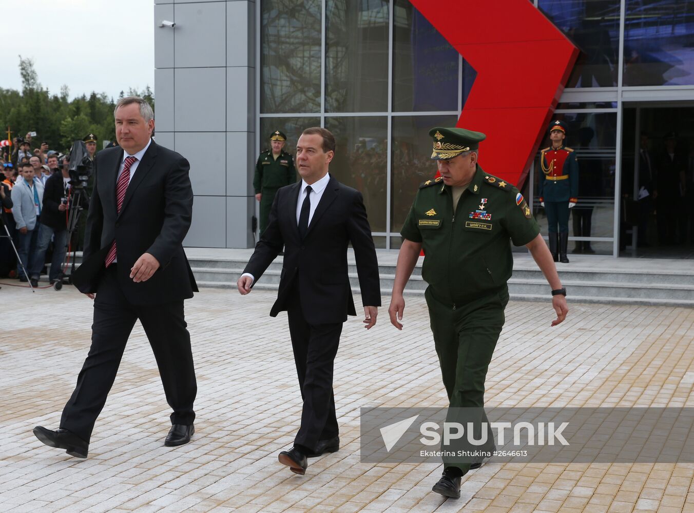 Prime Minister Medvedev visits ARMY 2015 International military technical forum