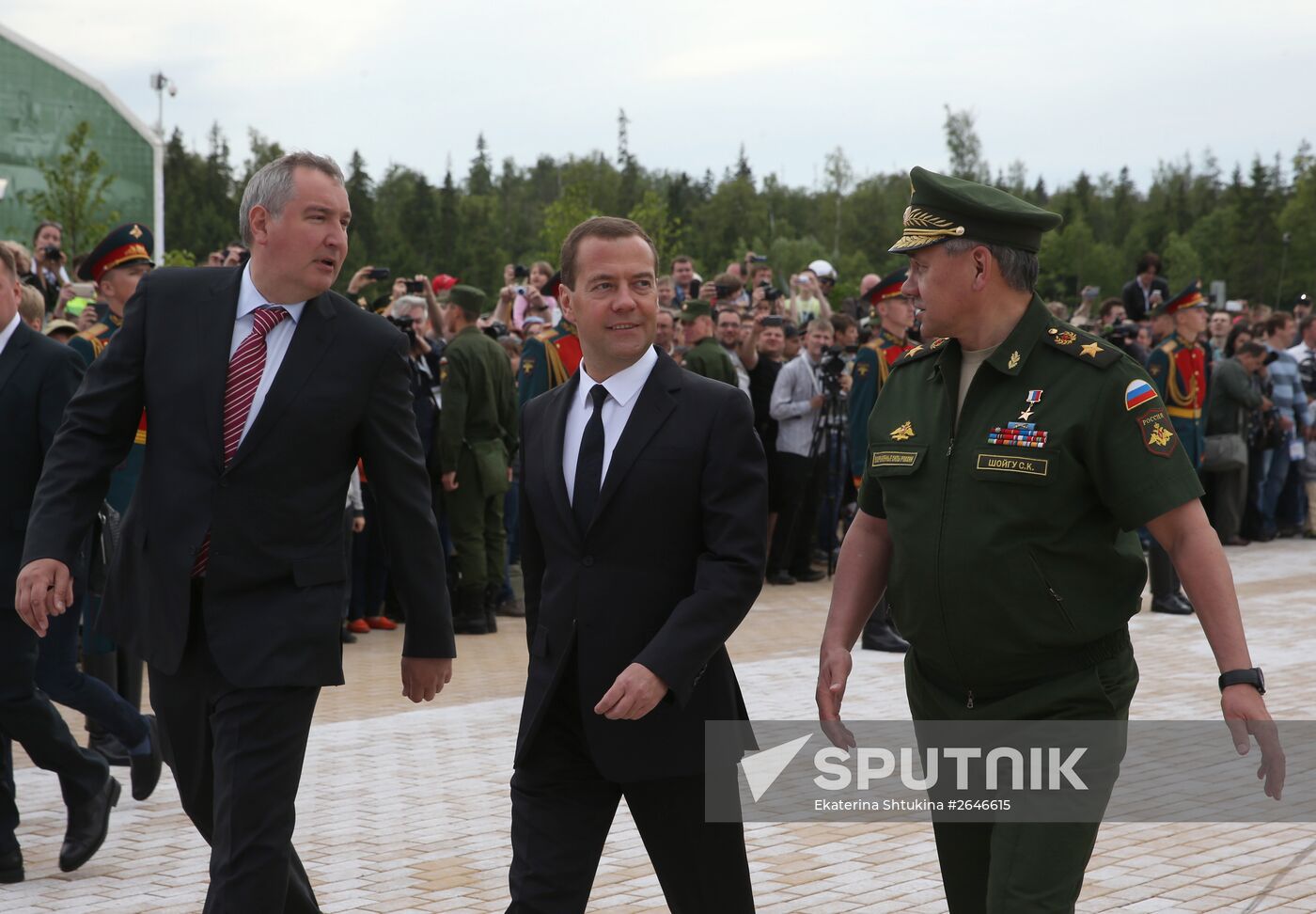 Prime Minister Medvedev visits ARMY 2015 International military technical forum