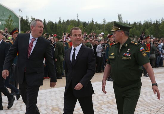 Prime Minister Medvedev visits ARMY 2015 International military technical forum