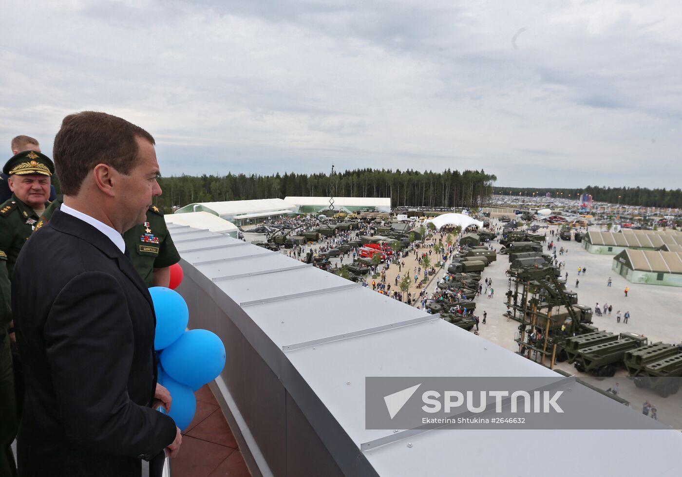 Prime Minister Medvedev visits ARMY 2015 International Military Technical Forum