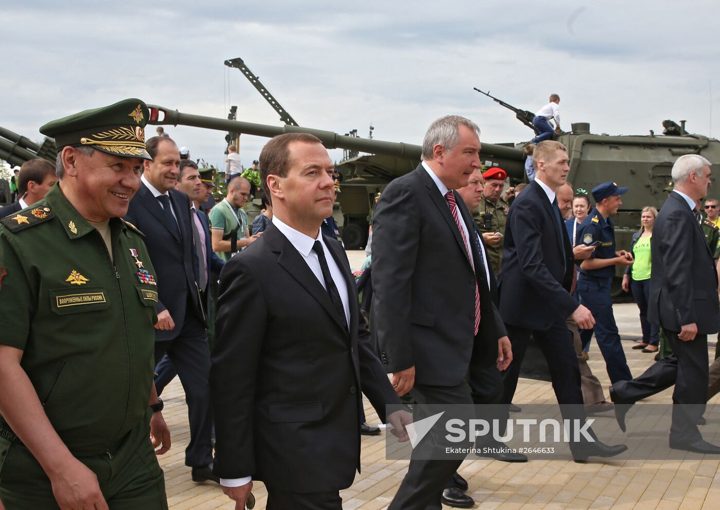 Prime Minister Medvedev visits ARMY 2015 International Military Technical Forum