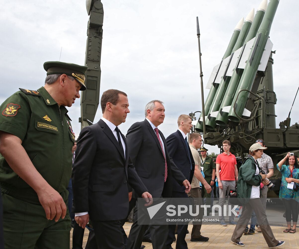 Prime Minister Medvedev visits ARMY 2015 International Military Technical Forum