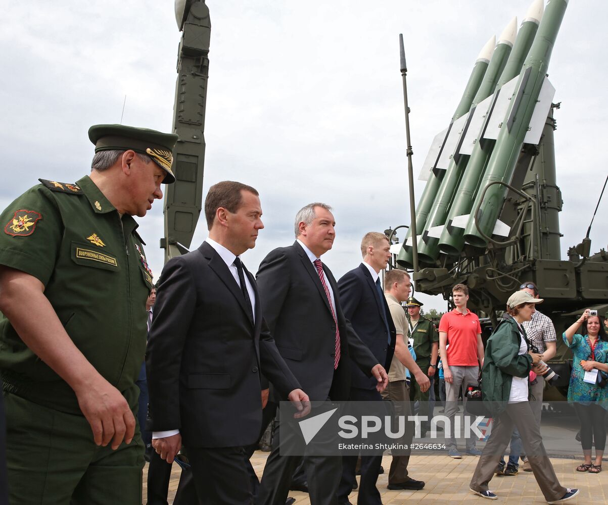Prime Minister Medvedev visits ARMY 2015 International Military Technical Forum