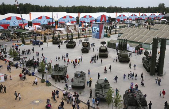 Prime Minister Medvedev visits ARMY 2015 International Military Technical Forum