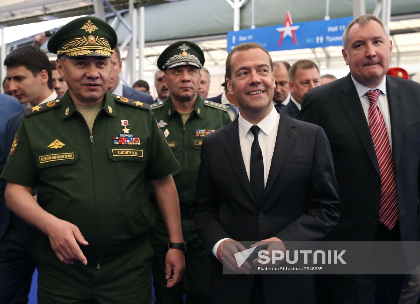 Prime Minister Medvedev visits ARMY 2015 International Military Technical Forum
