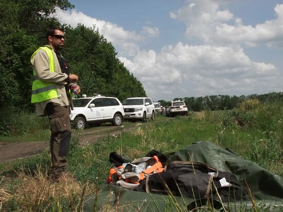 International experts arrive in Donetsk to investigate Malaysian MH17 Boeing crash