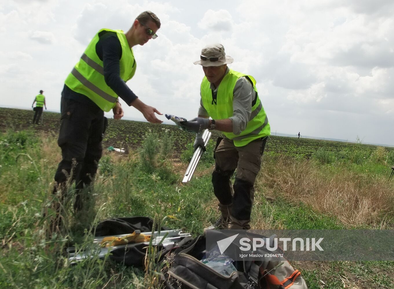 International experts arrive in Donetsk to investigate Malaysian MH17 Boeing crash