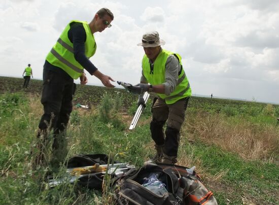 International experts arrive in Donetsk to investigate Malaysian MH17 Boeing crash
